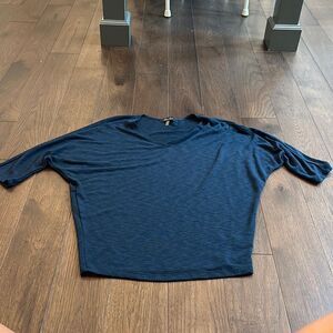 Laila Jayde Fitted Tunic Top Size Small Navy